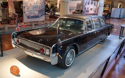 1961年製リンカーン・コンチネンタルコンバーチブル「SS-100-X」